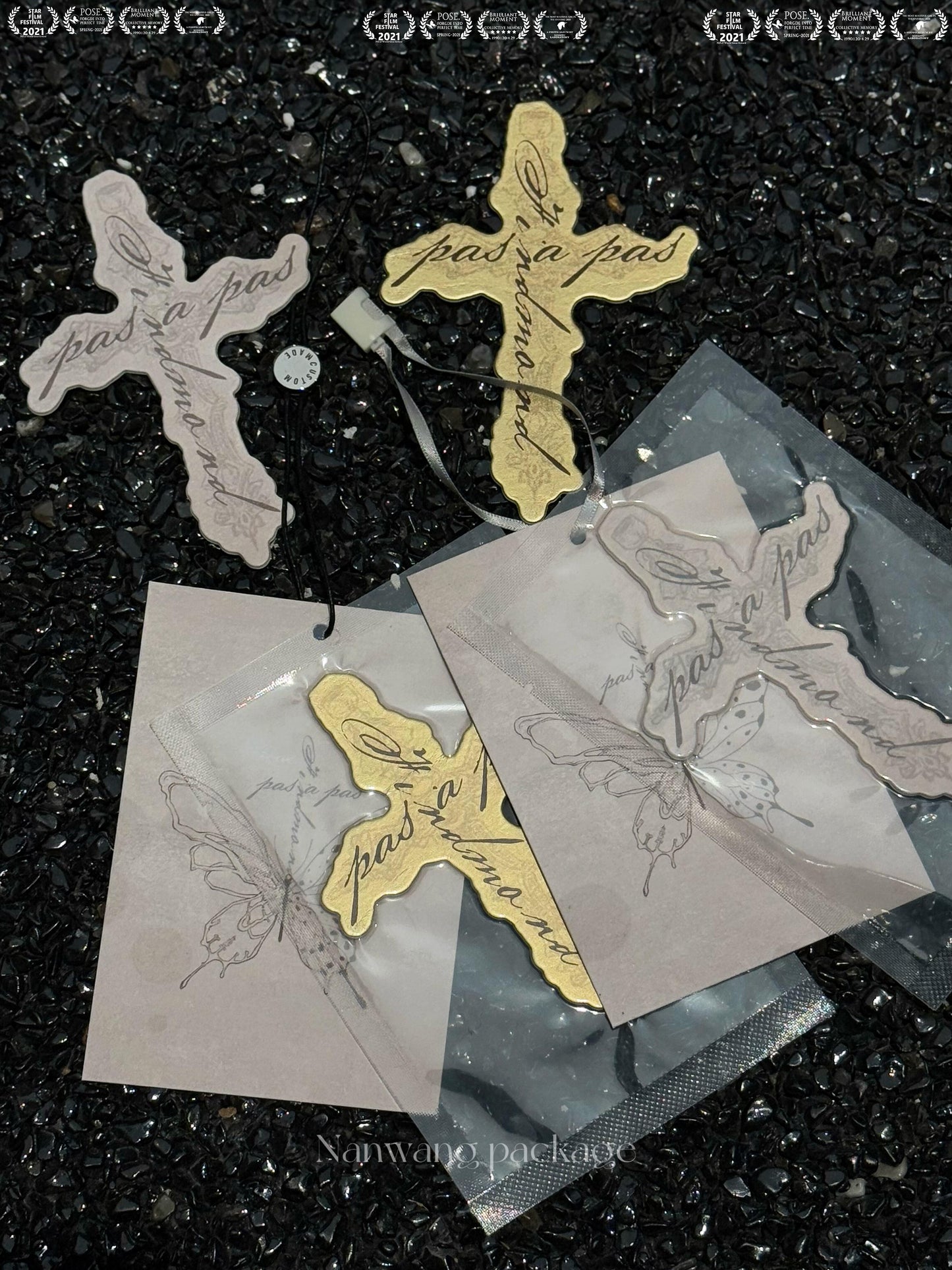 Fragrance tags can be designed this luxe? That's some next-level sophistication!