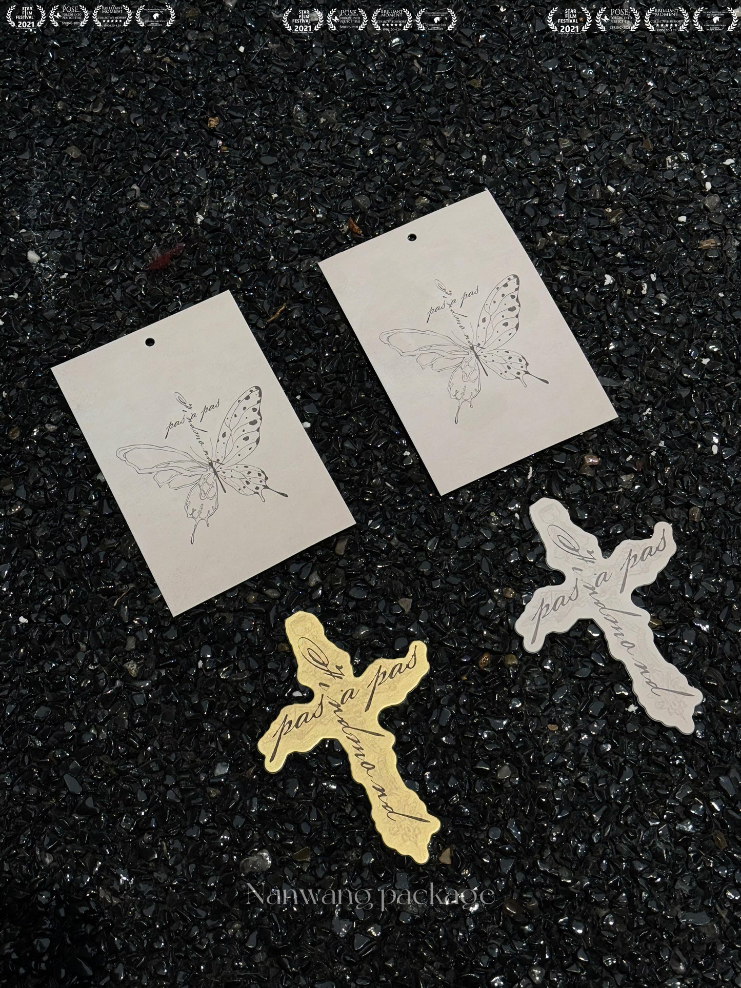 Fragrance tags can be designed this luxe? That's some next-level sophistication!