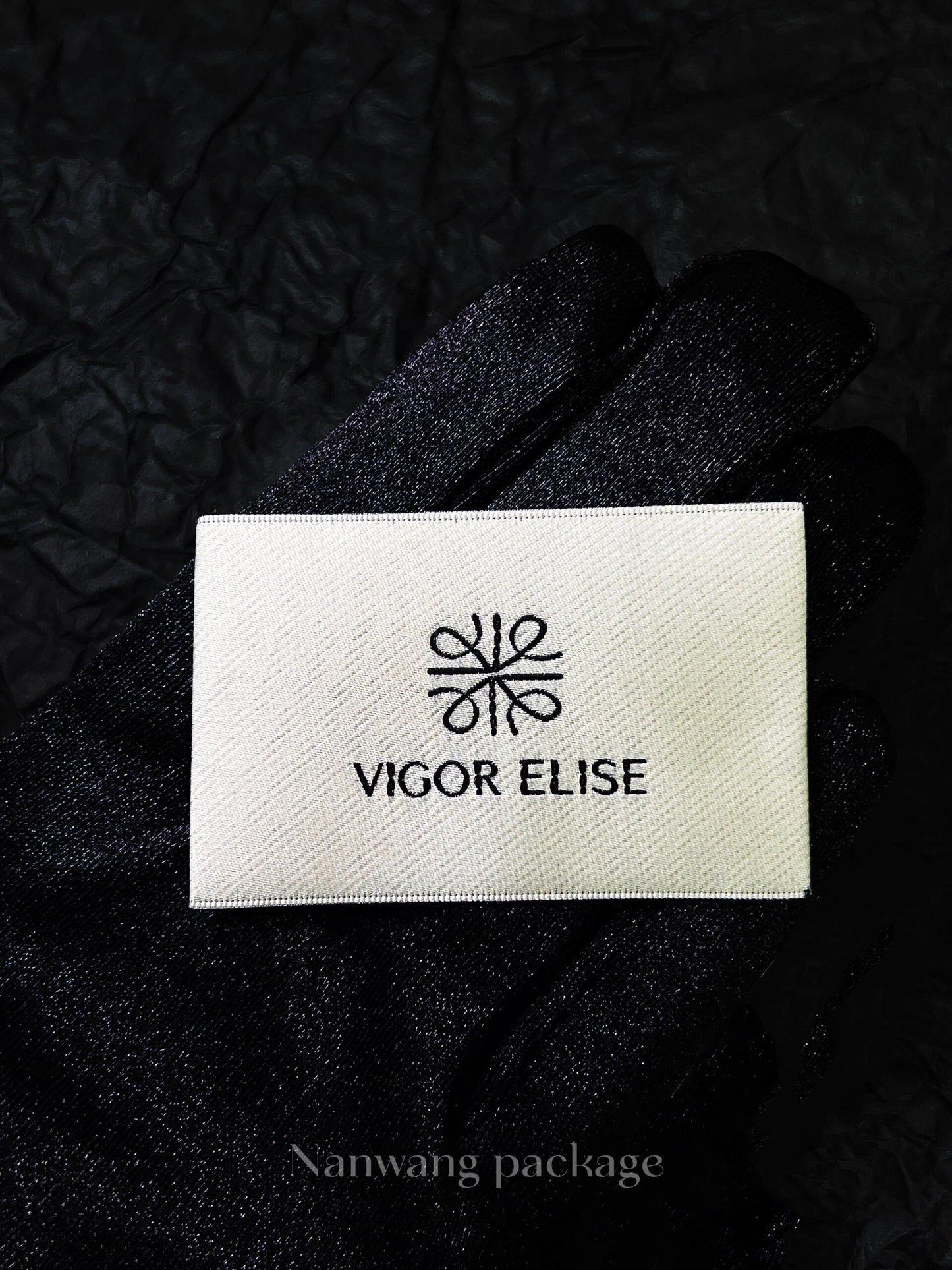 High-end all-match collar label